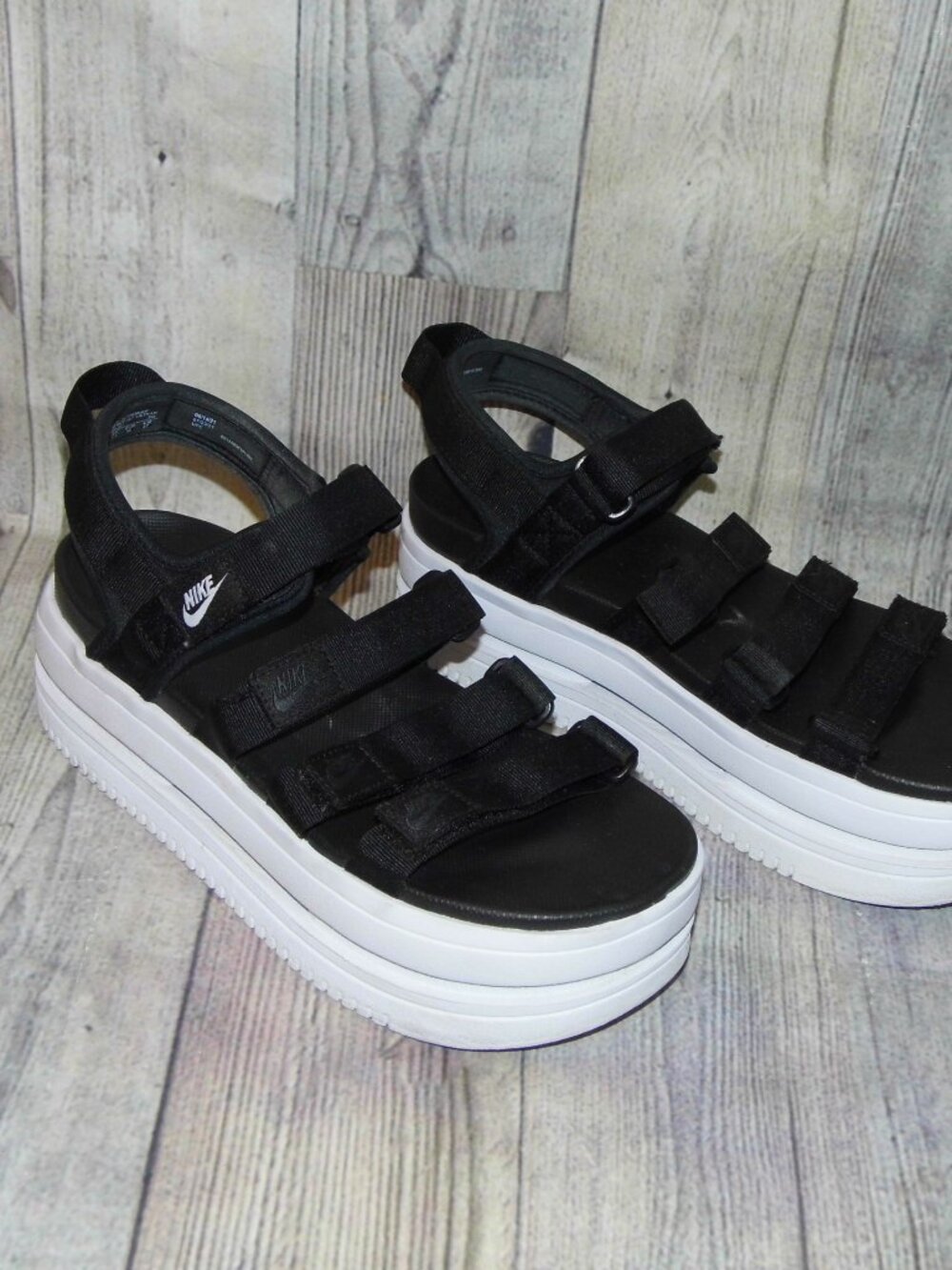 NIKE Icon Classic Black/White Platform Sandals Womens Size 10